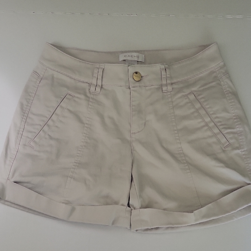 Cache Cream Cargo Shorts with Tailored Fit Size 2